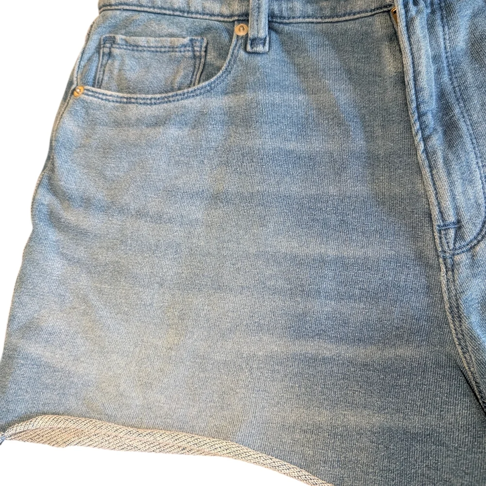 Good American Classic Blue Jean Shorts - Picture 6 of 7